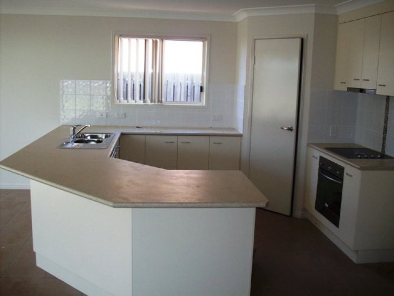 3 Sams Place, Coral Cove QLD 4670