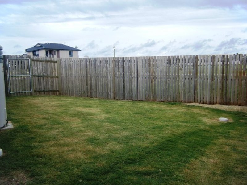 3 Sams Place, Coral Cove QLD 4670
