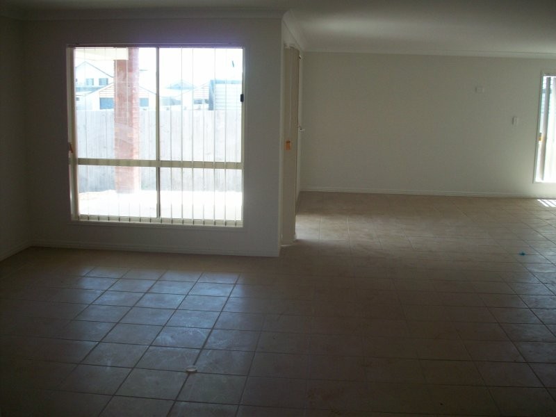 3 Sams Place, Coral Cove QLD 4670