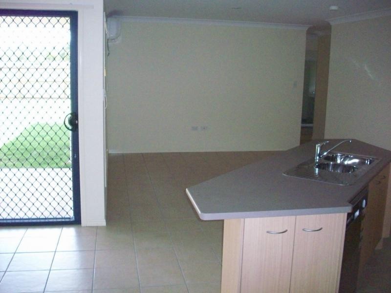 13 blake court, Thabeban QLD 4670