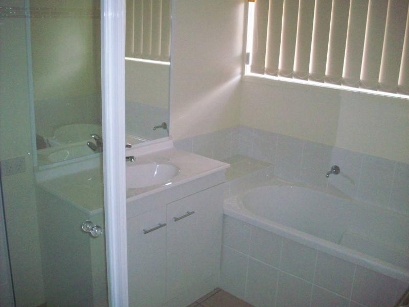 13 blake court, Thabeban QLD 4670