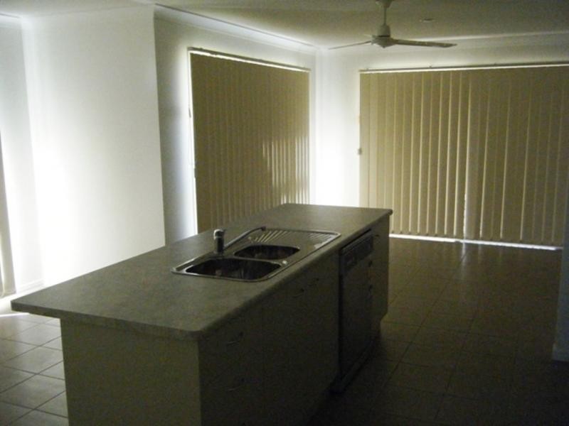 37 searle street, Thabeban QLD 4670