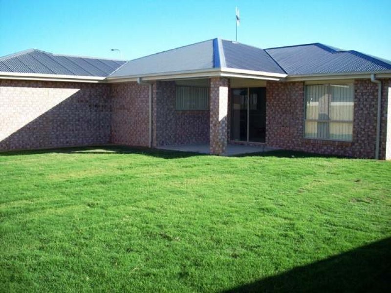 9 Halloran Court, Thabeban QLD 4670
