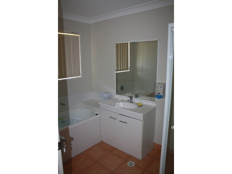 1 Pinnacle Ct, Avoca QLD 4670