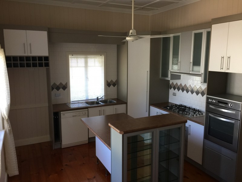 92 Lamb St, Walkervale QLD 4670