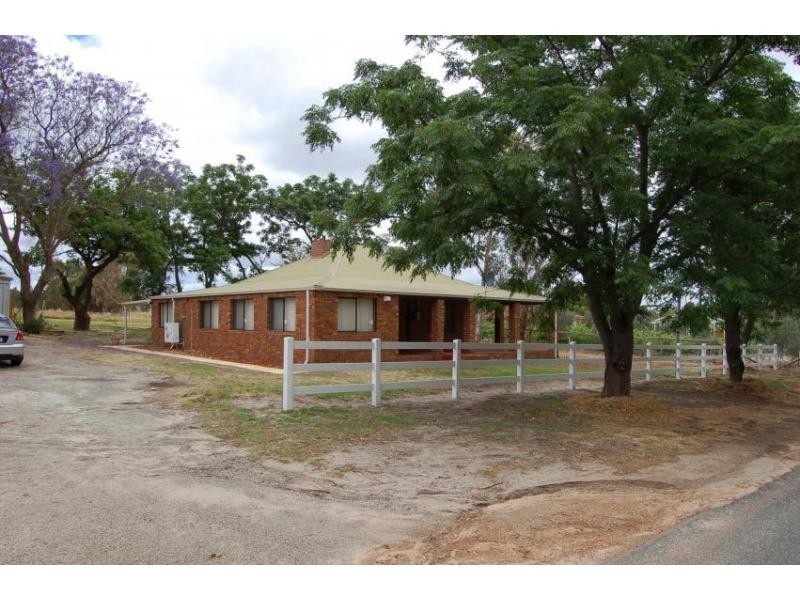 121 Victoria Road, Wattle Grove WA 6107