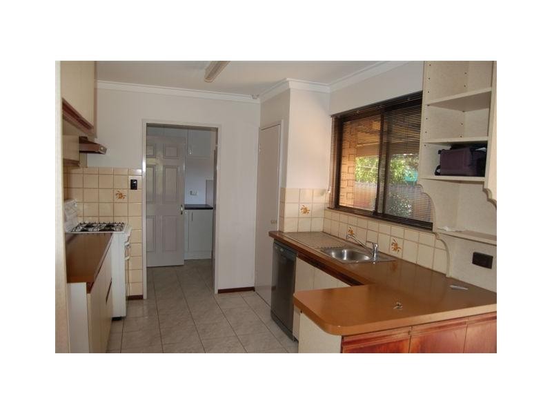 8 Keith Road, Rossmoyne WA 6148