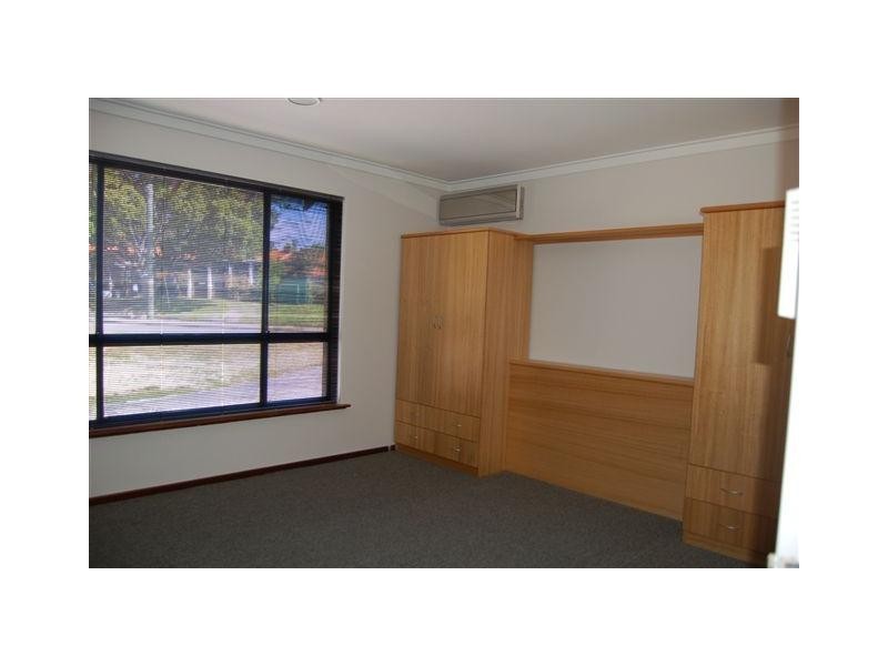 8 Keith Road, Rossmoyne WA 6148