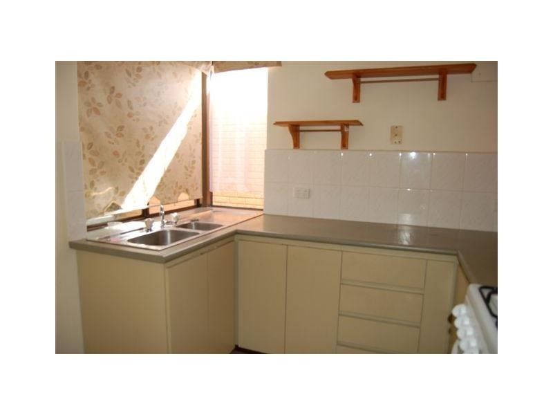 4/3 Bowra Avenue, Woodlands WA 6018