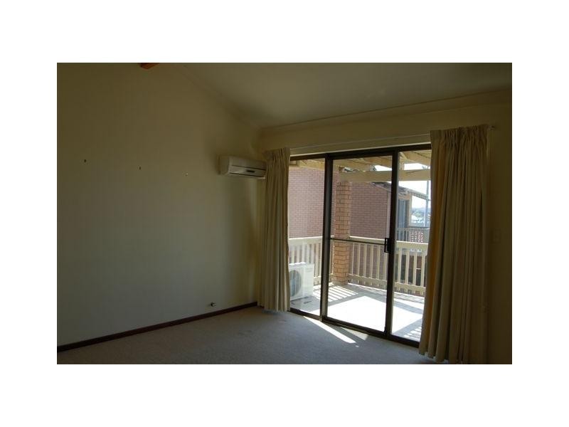 4/3 Bowra Avenue, Woodlands WA 6018