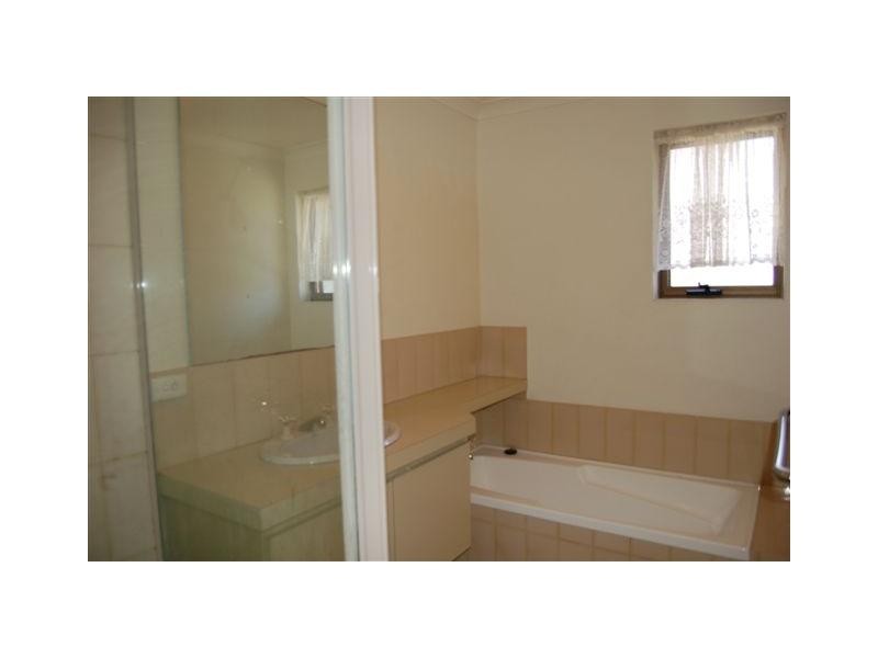 4/3 Bowra Avenue, Woodlands WA 6018