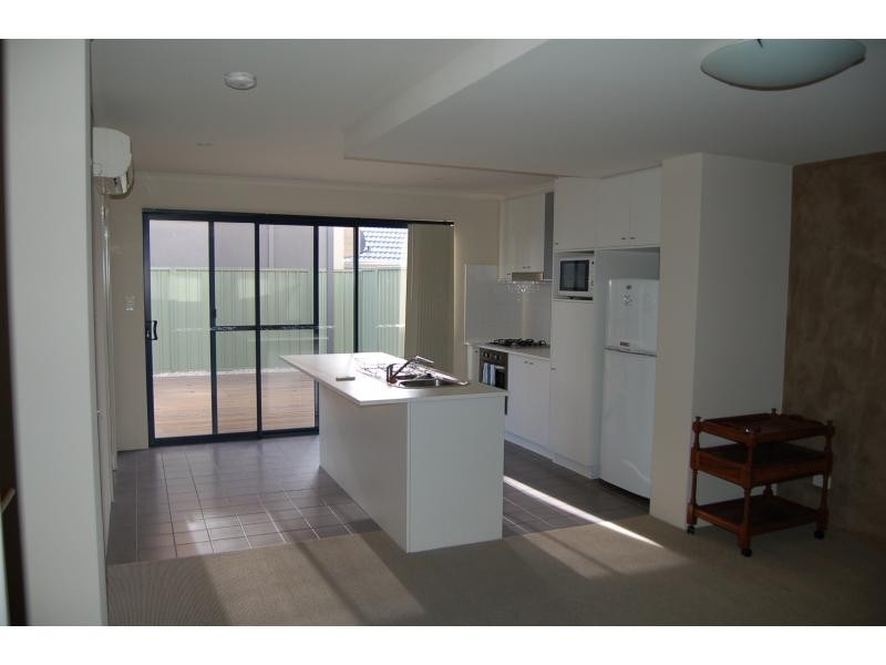 24/21 Bryanstan Pass, Madeley WA 6065