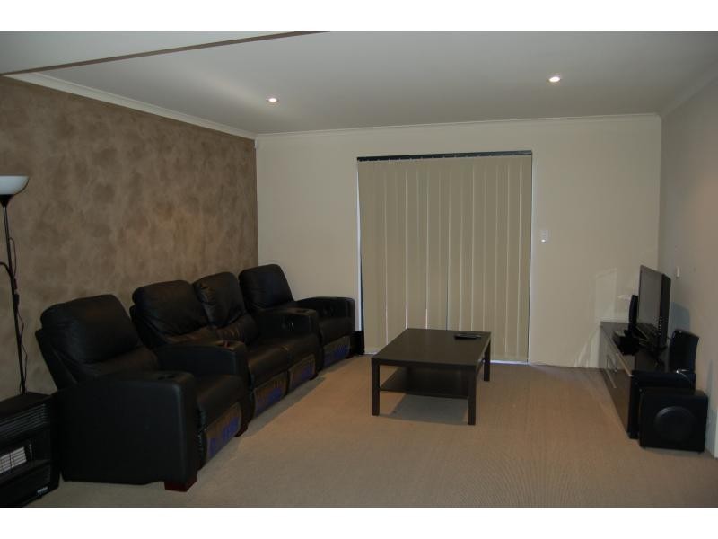 24/21 Bryanstan Pass, Madeley WA 6065