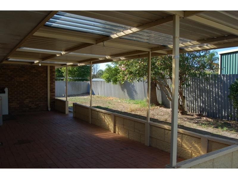 8 Camfield Place, Beechboro WA 6063