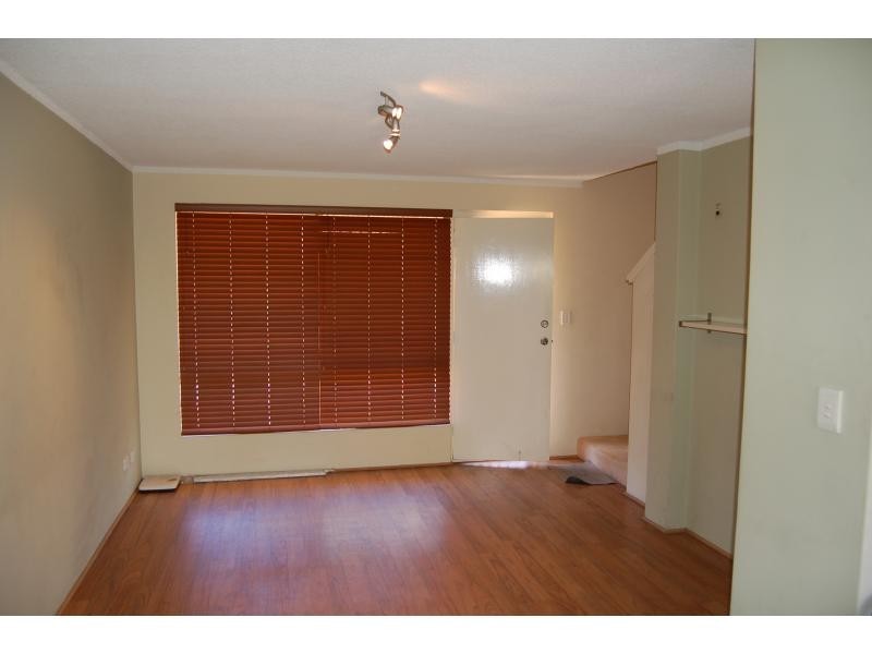 9/17 Cayley Street, Glendalough WA 6016