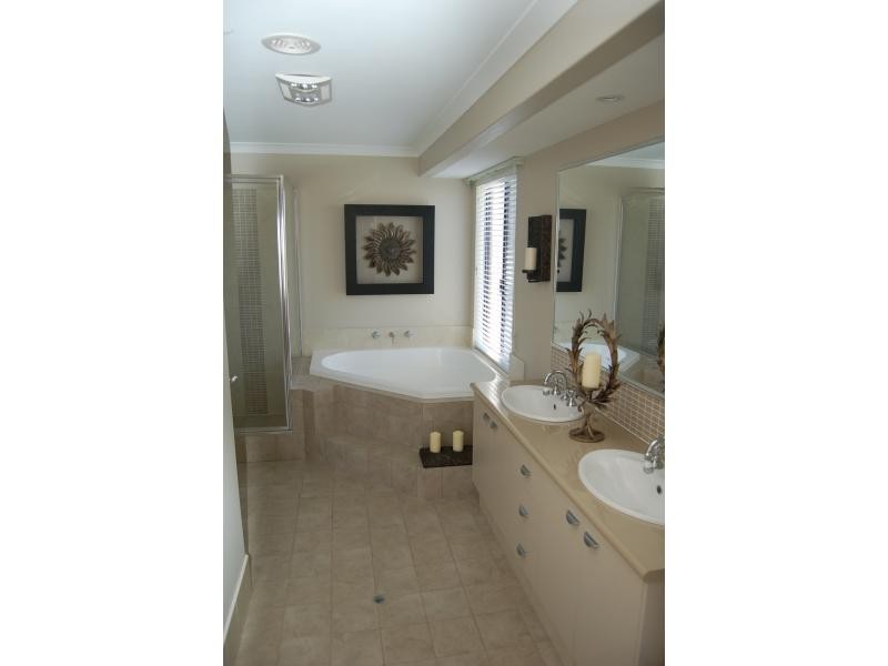 2 Emerald Pass, Meadow Springs WA 6210