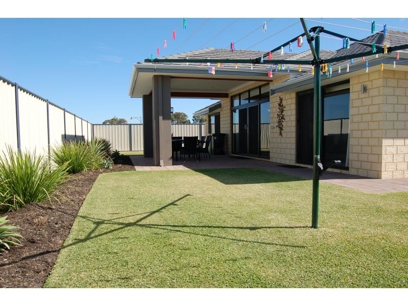 2 Emerald Pass, Meadow Springs WA 6210