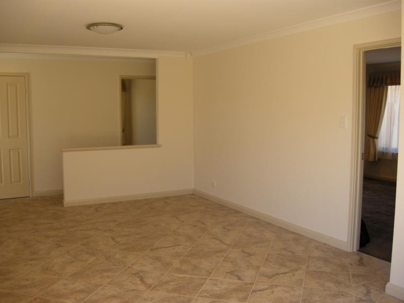 4/11 Waterhall Road, South Guildford WA 6055