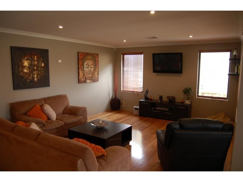 27 Staplehurts Crescent, Butler WA 6036