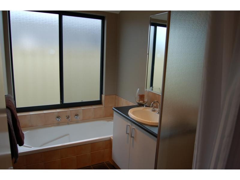 27 Staplehurts Crescent, Butler WA 6036