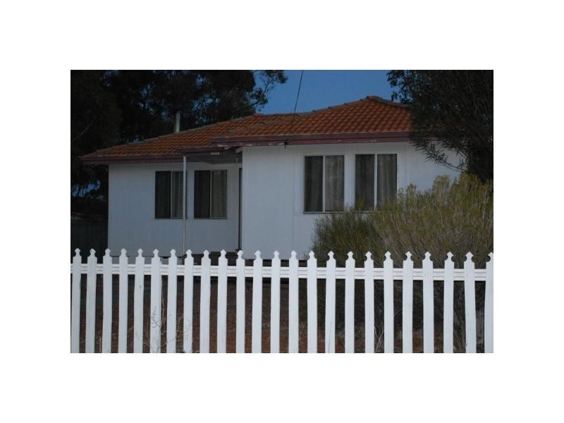 18 Boyd Street, Merredin WA 6415