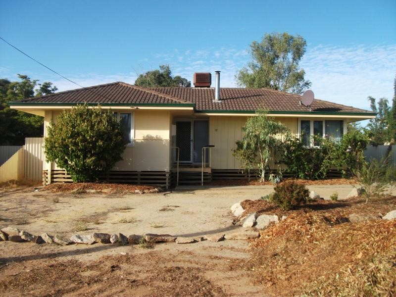 12 Boyd Street, Merredin WA 6415