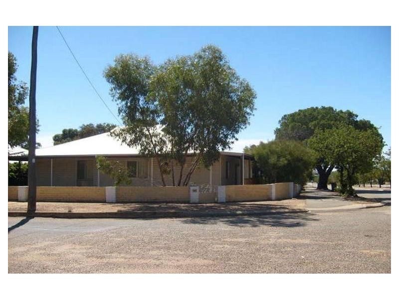 32 Hart Street, Merredin WA 6415