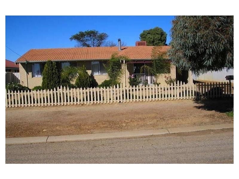 8 Yorrell Way, Merredin WA 6415