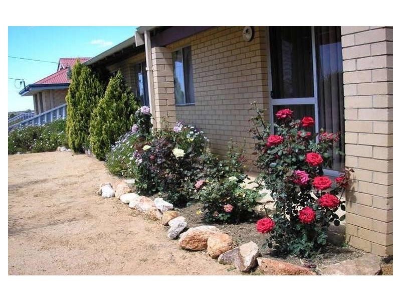 8 Yorrell Way, Merredin WA 6415