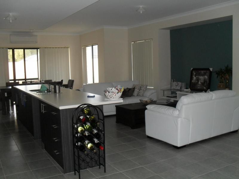 37 Brittain Road, Wattle Grove WA 6107