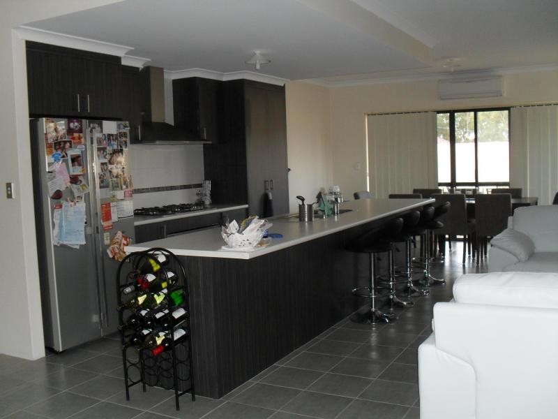 37 Brittain Road, Wattle Grove WA 6107