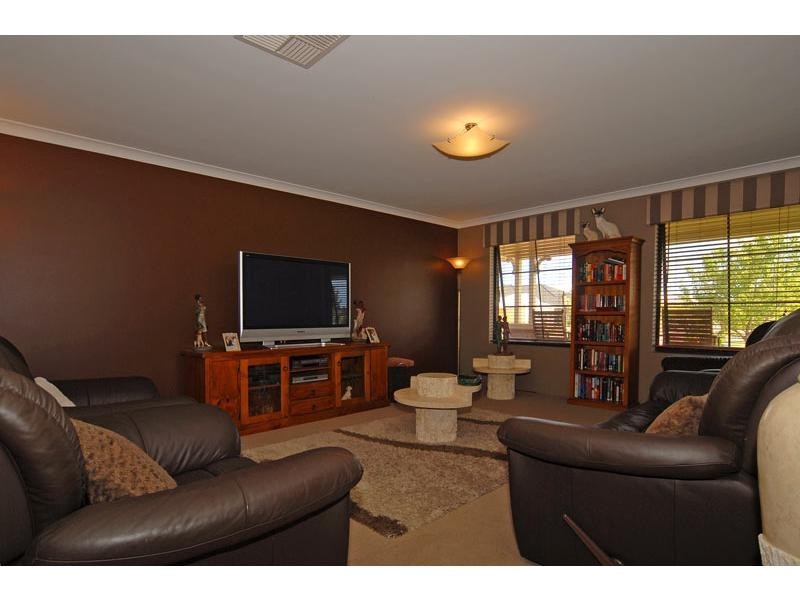 16 Ingham Street, Aveley WA 6069