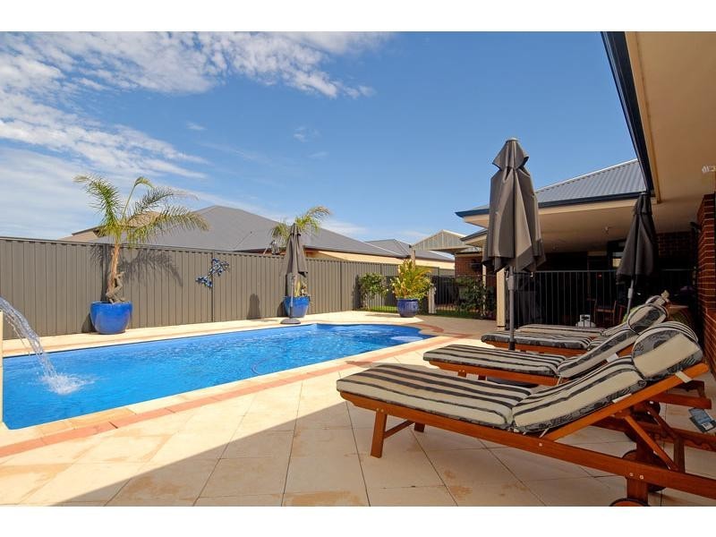 16 Ingham Street, Aveley WA 6069