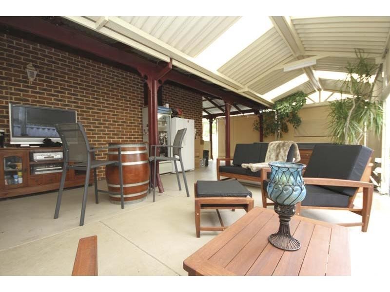 16 Houghton Close, Olive Grove Estate, South Guildford WA 6055