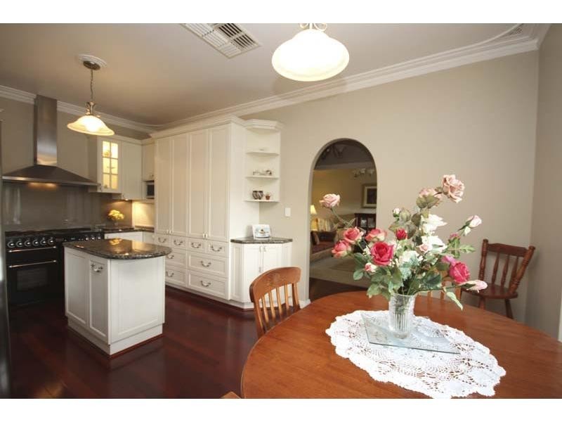 16 Houghton Close, Olive Grove Estate, South Guildford WA 6055