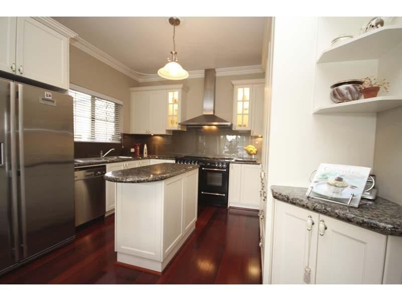 16 Houghton Close, Olive Grove Estate, South Guildford WA 6055