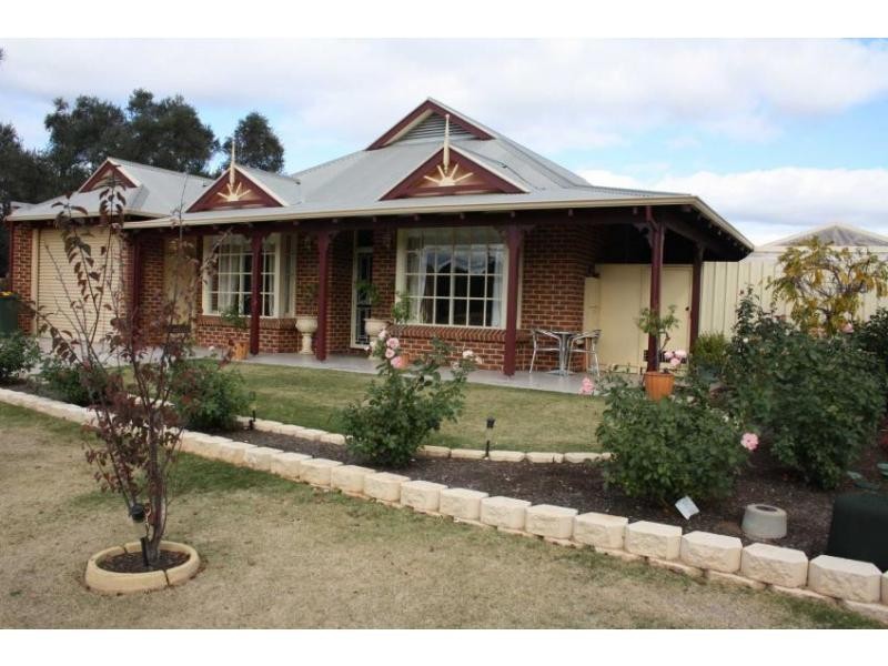 16 Houghton Close, Olive Grove Estate, South Guildford WA 6055