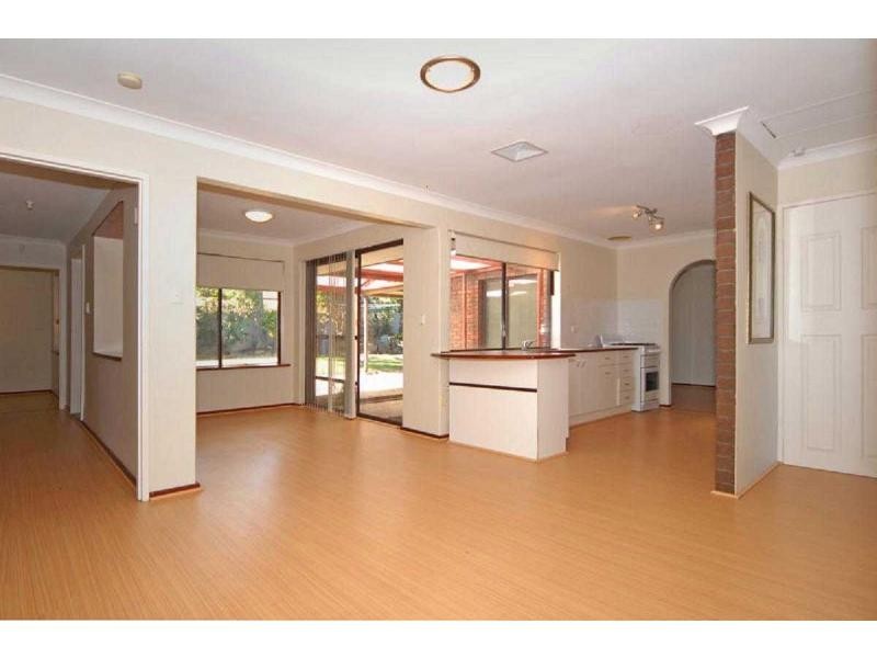 23 Abbott Way, Swan View WA 6056