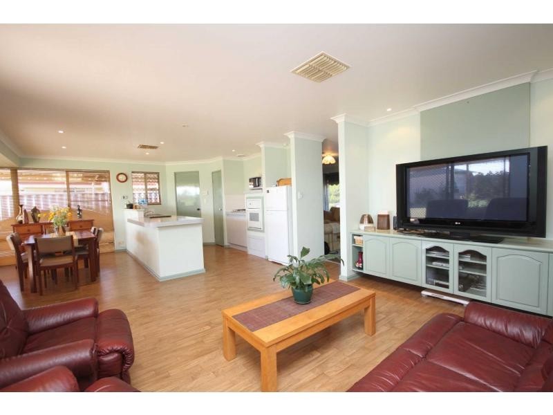 25 Madura Close, Ballajura WA 6066