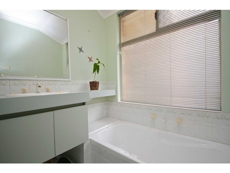 25 Madura Close, Ballajura WA 6066