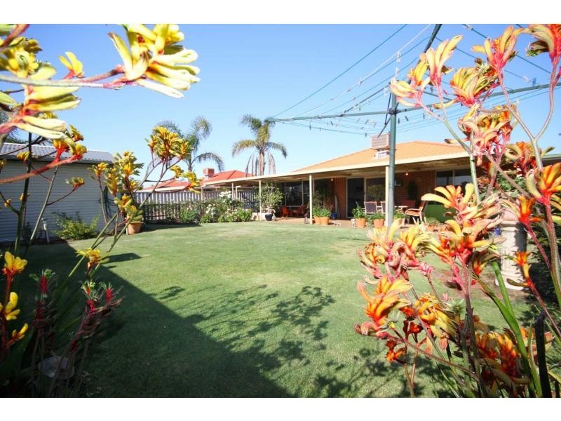 25 Madura Close, Ballajura WA 6066