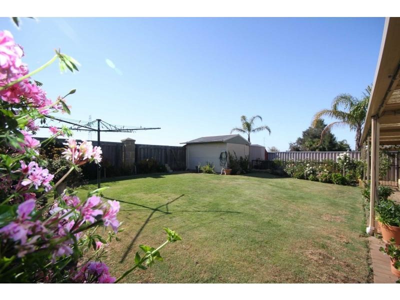 25 Madura Close, Ballajura WA 6066
