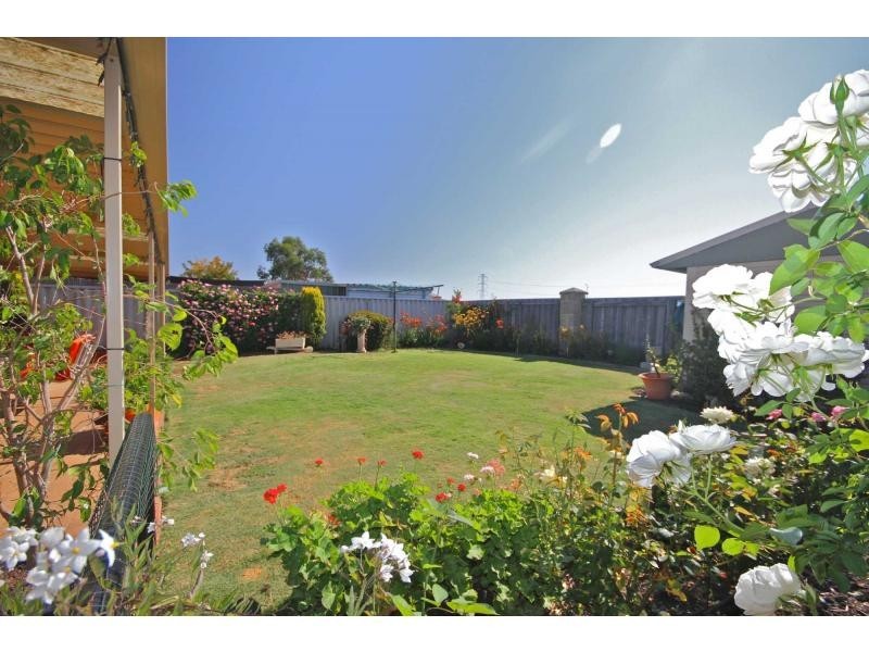 25 Madura Close, Ballajura WA 6066