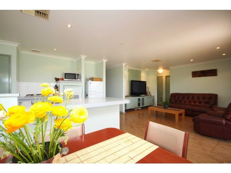 25 Madura Close, Ballajura WA 6066