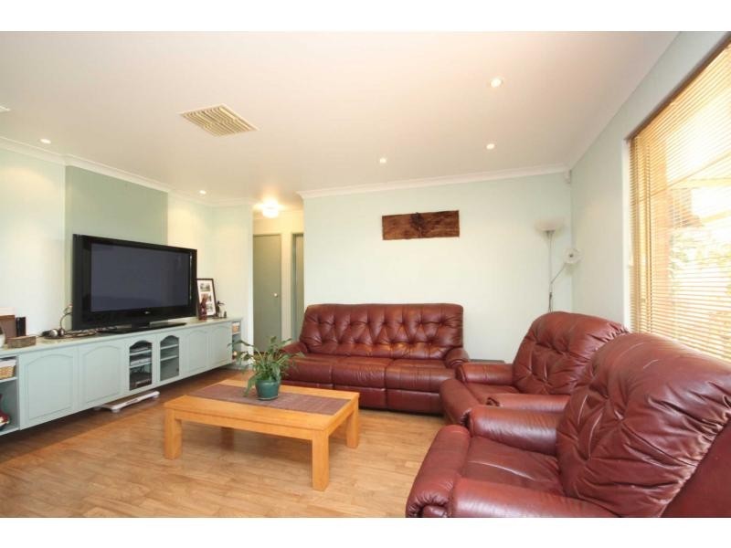 25 Madura Close, Ballajura WA 6066