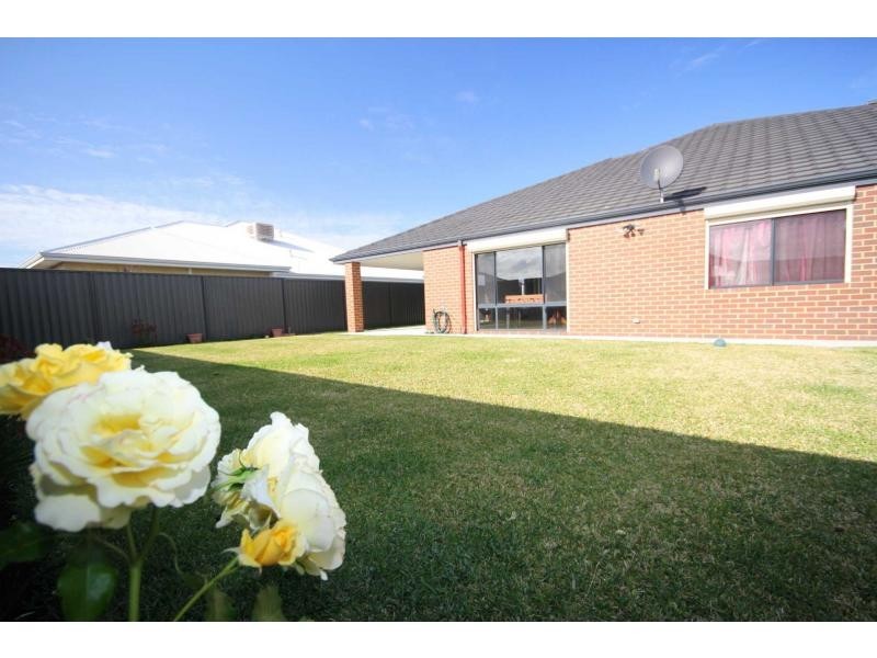 20 Nouveau Turn, Aveley WA 6069