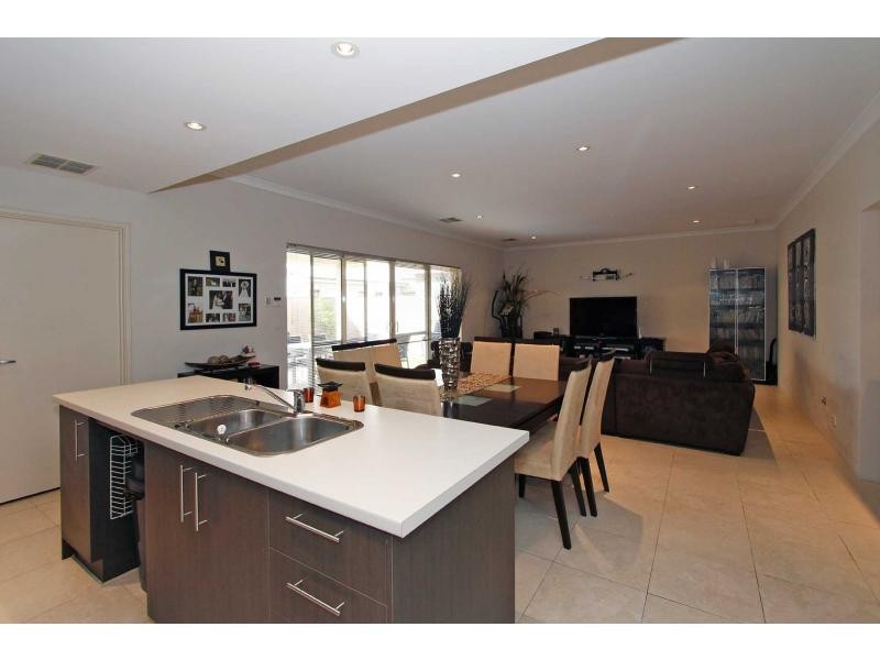 6 Tindale Crest, Aveley WA 6069