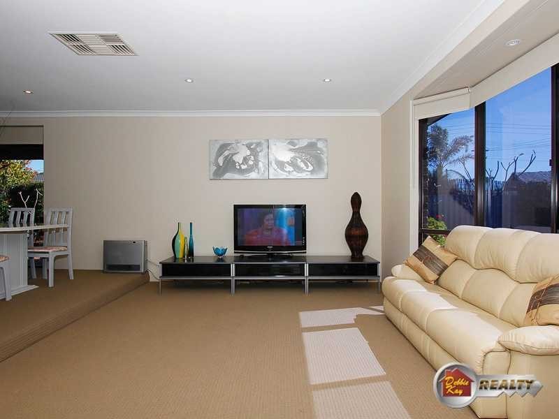 4 Gipsy Court, Beldon WA 6027