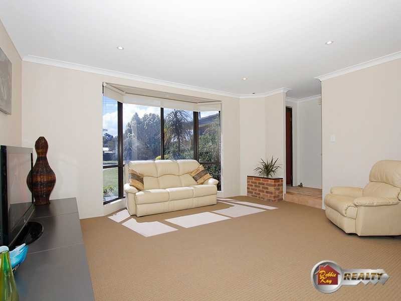 4 Gipsy Court, Beldon WA 6027