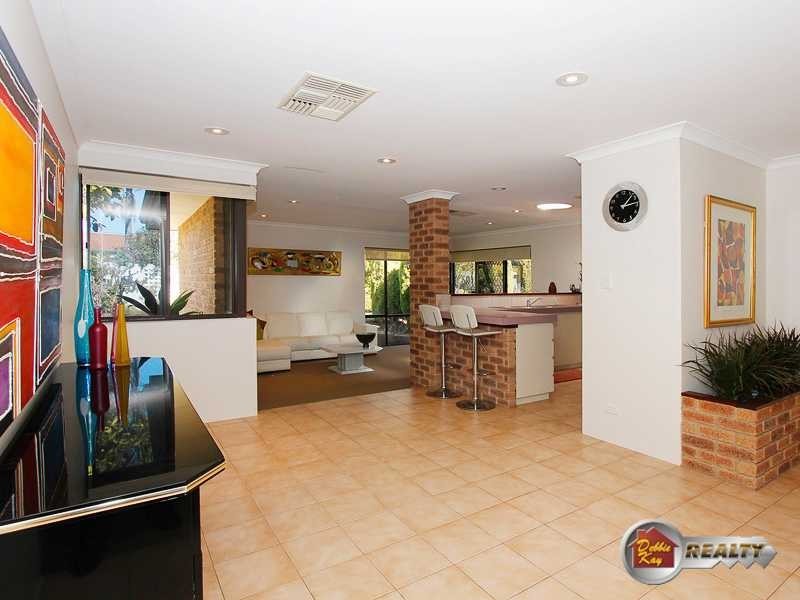 4 Gipsy Court, Beldon WA 6027